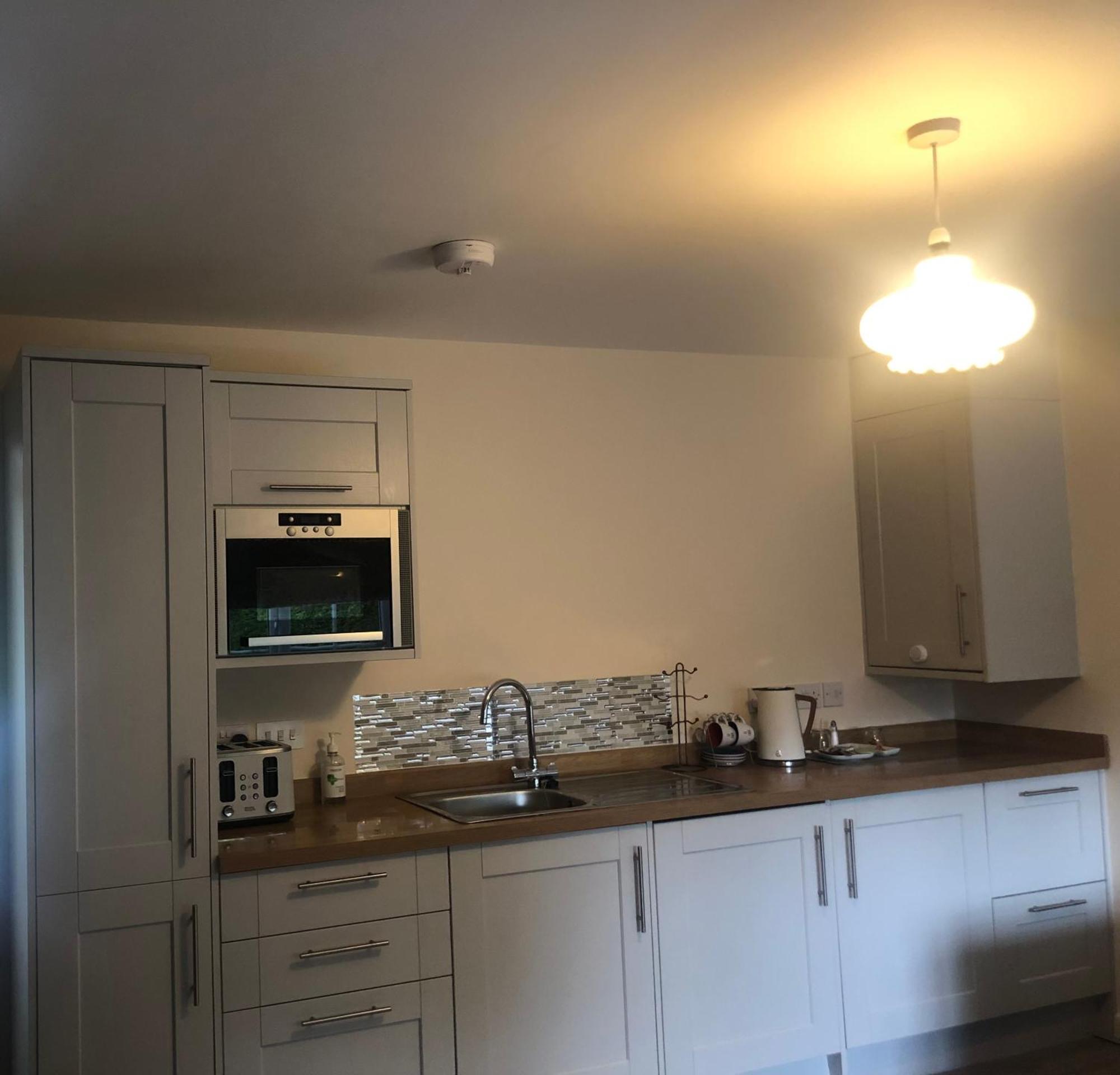 Entire Guest Suite With Gated Property Broad Blunsdon Екстер'єр фото